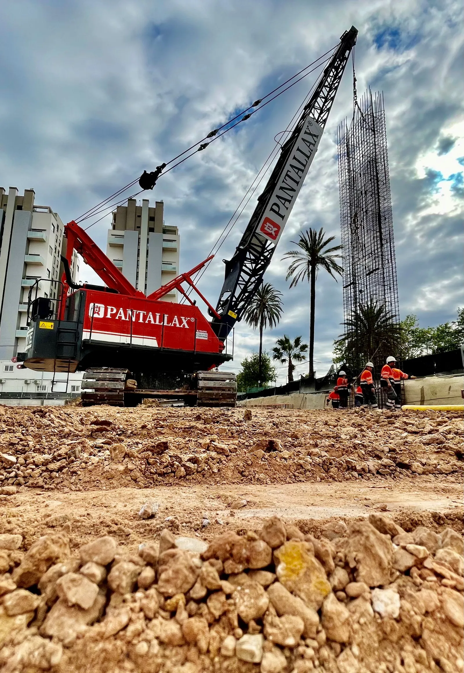 Equipos de muro pantalla trabajando en el Roig Arena