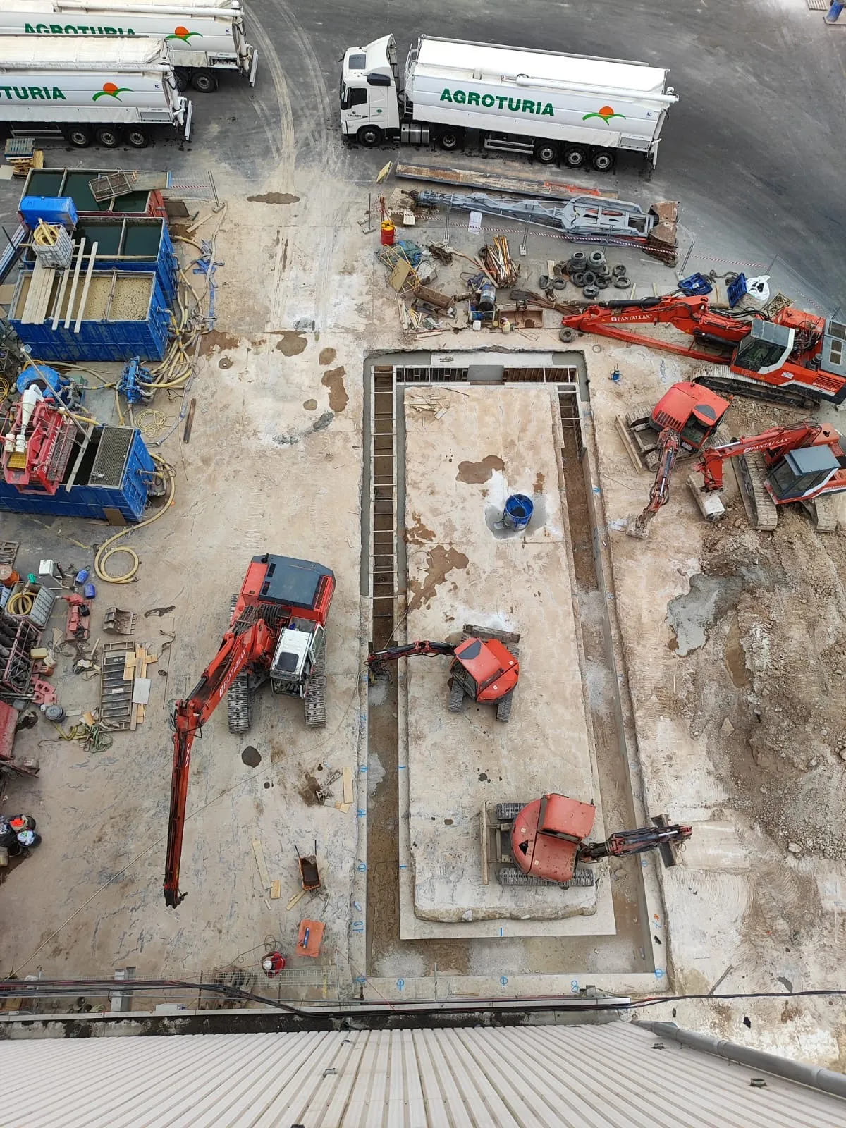 Vista aérea de la excavación del foso de AGROTURIA