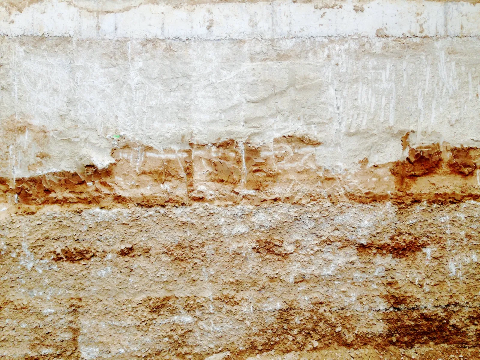 Muro pantalla y terreno durante la excavación del aparcamiento